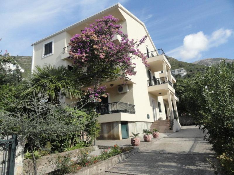 Apartments & Rooms M Petrovac Eksteriør bilde