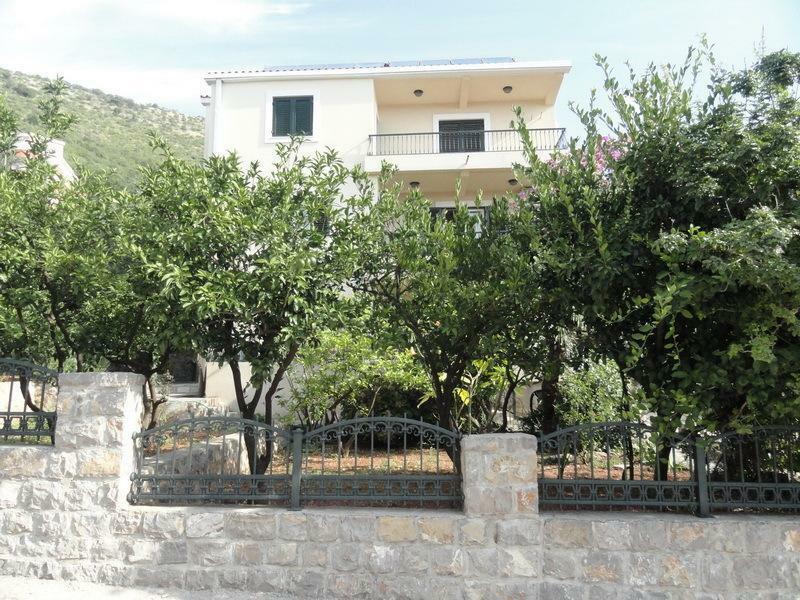 Apartments & Rooms M Petrovac Eksteriør bilde